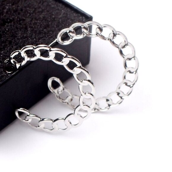 Alyssa Leanne Silver Stationary Link Design Hoop Post Earrings Gift Packaged - Picture 1 of 8